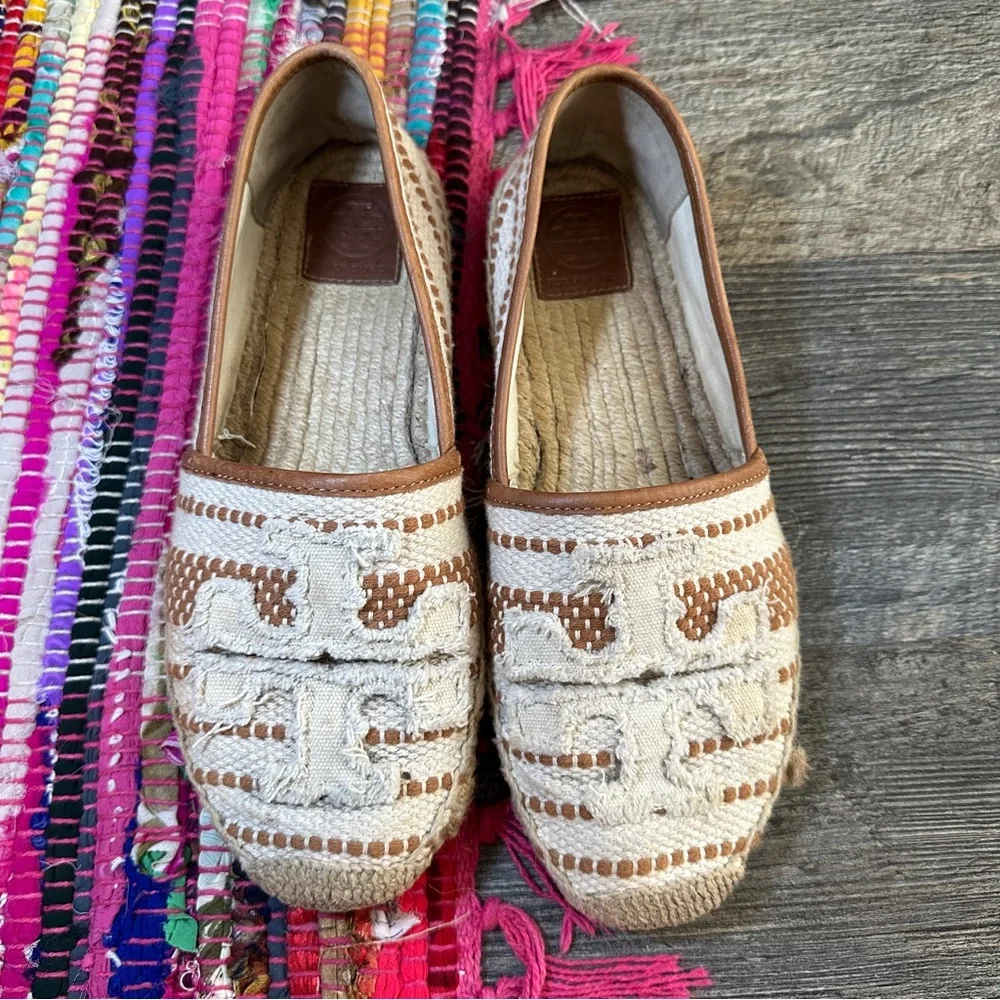 TORY BURCH tan / white Shaw canvas logo slip on espadrilles 8